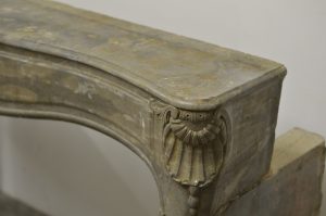 Antiker französischer Kaminsims