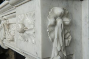 Hervorragender antiker Louis XVI-Kaminsims