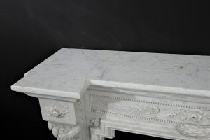 Hervorragender antiker Louis XVI-Kaminsims