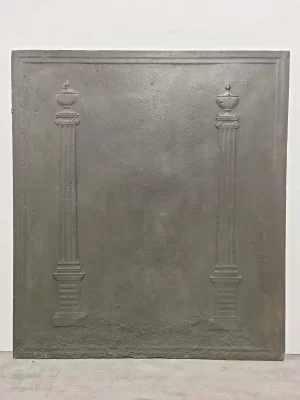 Antike Kaminplatte / Rückwand "Zwei hohe Säulen"