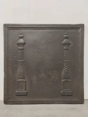 Antike Kaminplatte / Rückwand "Profilierte Säulen"