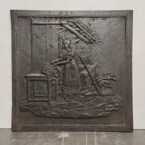 Antike Kaminplatte / Rückwand "Frau mit Korb"