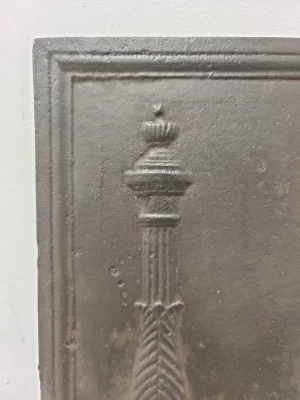 Antike Kaminplatte / Rückwand "Profilierte Säulen"