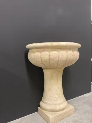 Antiker Wandbrunnen aus Marmor