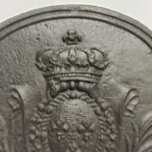 Antike Kaminplatte / Rückwand "Wappen des Hauses Bourbon".