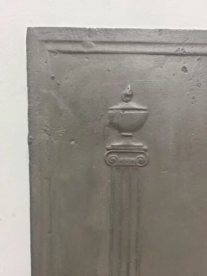 Antike Kaminplatte / Rückwand "Zwei hohe Säulen"