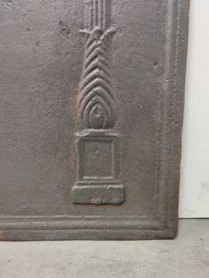 Antike Kaminplatte / Rückwand "Profilierte Säulen"