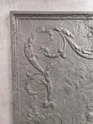 Antike Kaminplatte / Rückwand "Tragen einer Verwundeten"