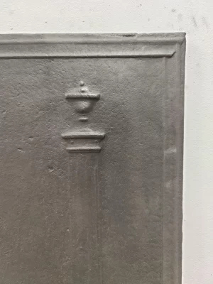 Antike Kaminplatte / Rückwand "Zwei mächtige Säulen"