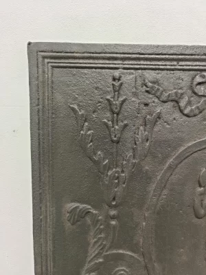 Antike Kaminplatte / Rückwand "Frau mit Spiegel"