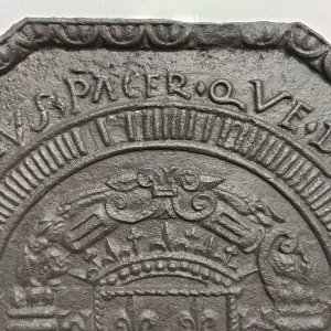Antike Kaminplatte / Rückwand "Wappen, datiert 1603".