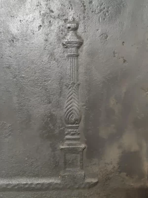 Antike Kaminplatte / Rückwand "Profilierte Säulen"