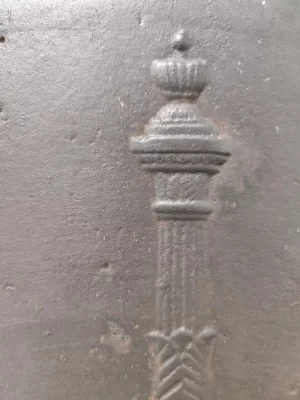 Antike Kaminplatte / Rückwand "Profilierte Säulen"