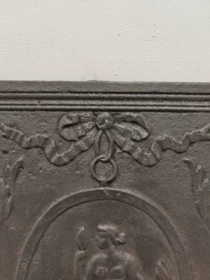 Antike Kaminplatte / Rückwand "Frau mit Spiegel"