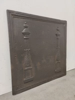 Antike Kaminplatte / Rückwand "Profilierte Säulen"