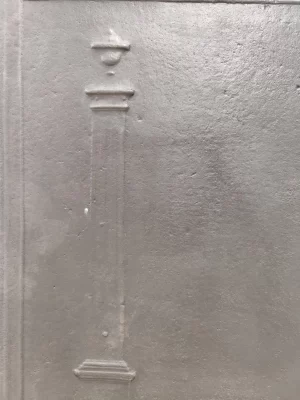 Antike Kaminplatte / Rückwand "Zwei mächtige Säulen"