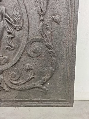 Antike Kaminplatte / Rückwand "Frau mit Spiegel"