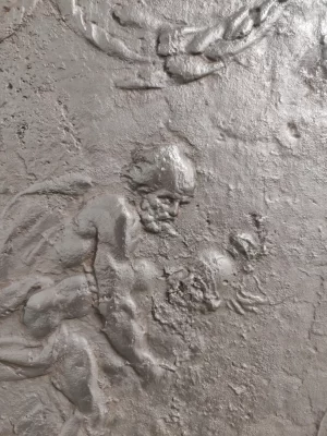 Antike Kaminplatte / Rückwand "Tragen einer Verwundeten"