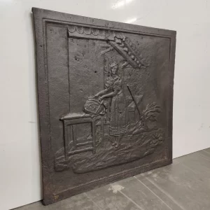 Antike Kaminplatte / Rückwand "Frau mit Korb"