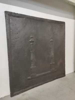 Antike Kaminplatte / Rückwand "Profilierte Säulen"