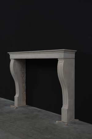 Antiker französischer Kamin