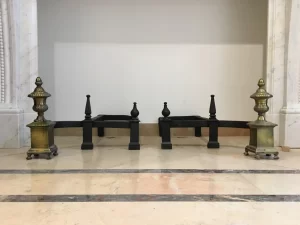 Hervorragendes Set antiker Kaminböcke / Feuerböcke im Louis XVI-Stil