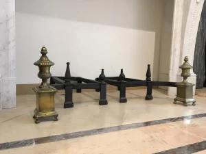 Hervorragendes Set antiker Kaminböcke / Feuerböcke im Louis XVI-Stil