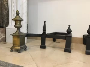 Hervorragendes Set antiker Kaminböcke / Feuerböcke im Louis XVI-Stil