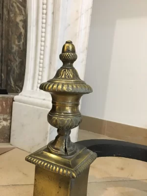 Hervorragendes Set antiker Kaminböcke / Feuerböcke im Louis XVI-Stil