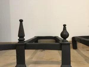 Hervorragendes Set antiker Kaminböcke / Feuerböcke im Louis XVI-Stil