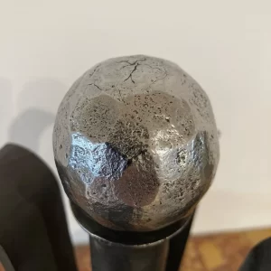 Stilvolles Paar moderner Kaminböcke / Feuerböcke aus der Jahrhundertmitte.