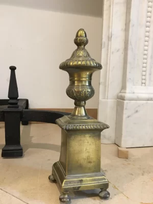 Hervorragendes Set antiker Kaminböcke / Feuerböcke im Louis XVI-Stil