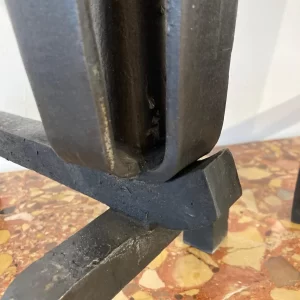 Stilvolles Paar moderner Kaminböcke / Feuerböcke aus der Jahrhundertmitte.