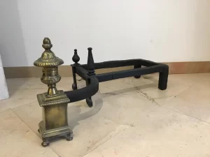 Hervorragendes Set antiker Kaminböcke / Feuerböcke im Louis XVI-Stil