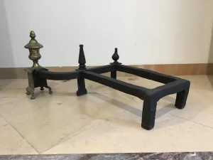 Hervorragendes Set antiker Kaminböcke / Feuerböcke im Louis XVI-Stil