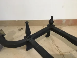 Hervorragendes Set antiker Kaminböcke / Feuerböcke im Louis XVI-Stil