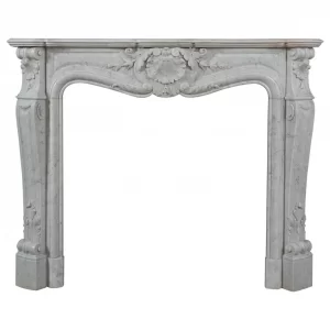 Antiker Kamin aus weißem Marmor