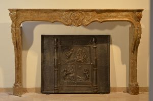 Eleganter Kamin aus dem 18. Jahrhundert