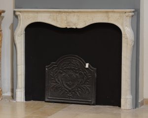 Eleganter italienischer Kaminsims