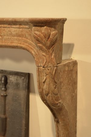 Eleganter Kamin aus dem 18. Jahrhundert