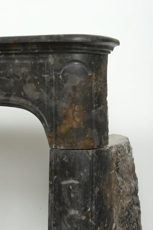 Eleganter französischer Kaminsims