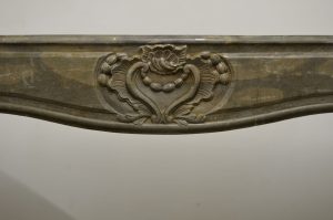 Louis XV-Kaminsims aus Kalkstein