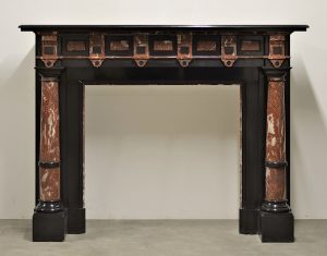 Kaminsims aus schwarzem Marmor