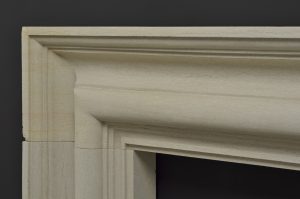 Beeindruckender Kalkstein-Bolection-Kamin