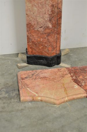 Reizender italienischer Kaminsims