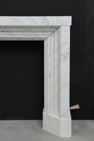 Weißer Bolection-Marmor-Kamin