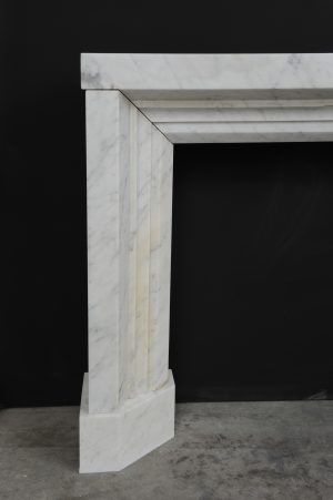 Weißer Bolection-Marmor-Kamin