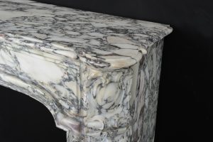 Breche-Marmor-Kaminsims