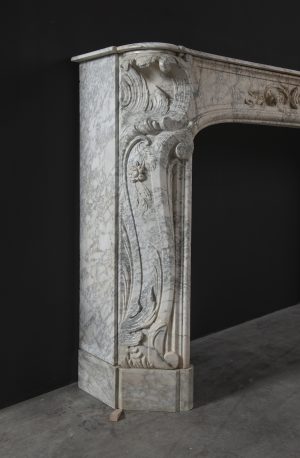 Niederländischer Louis XV-Kamin