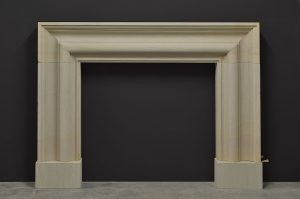 Beeindruckender Kalkstein-Bolection-Kamin